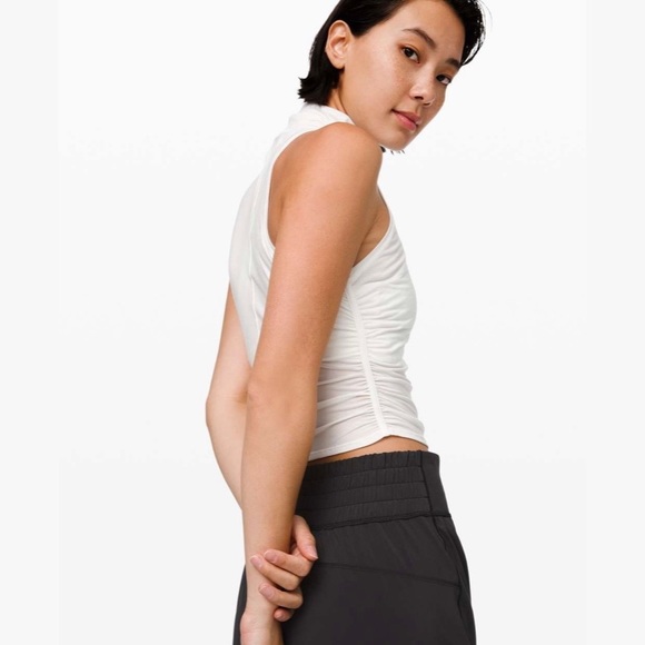 LULULEMON ATHLETICA See The Horizon Tank Turtleneck Rushed Sides Sheer Crop - Picture 2 of 7